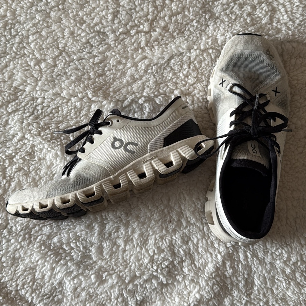 On Running Women's Black and White Sneakers, size 8W